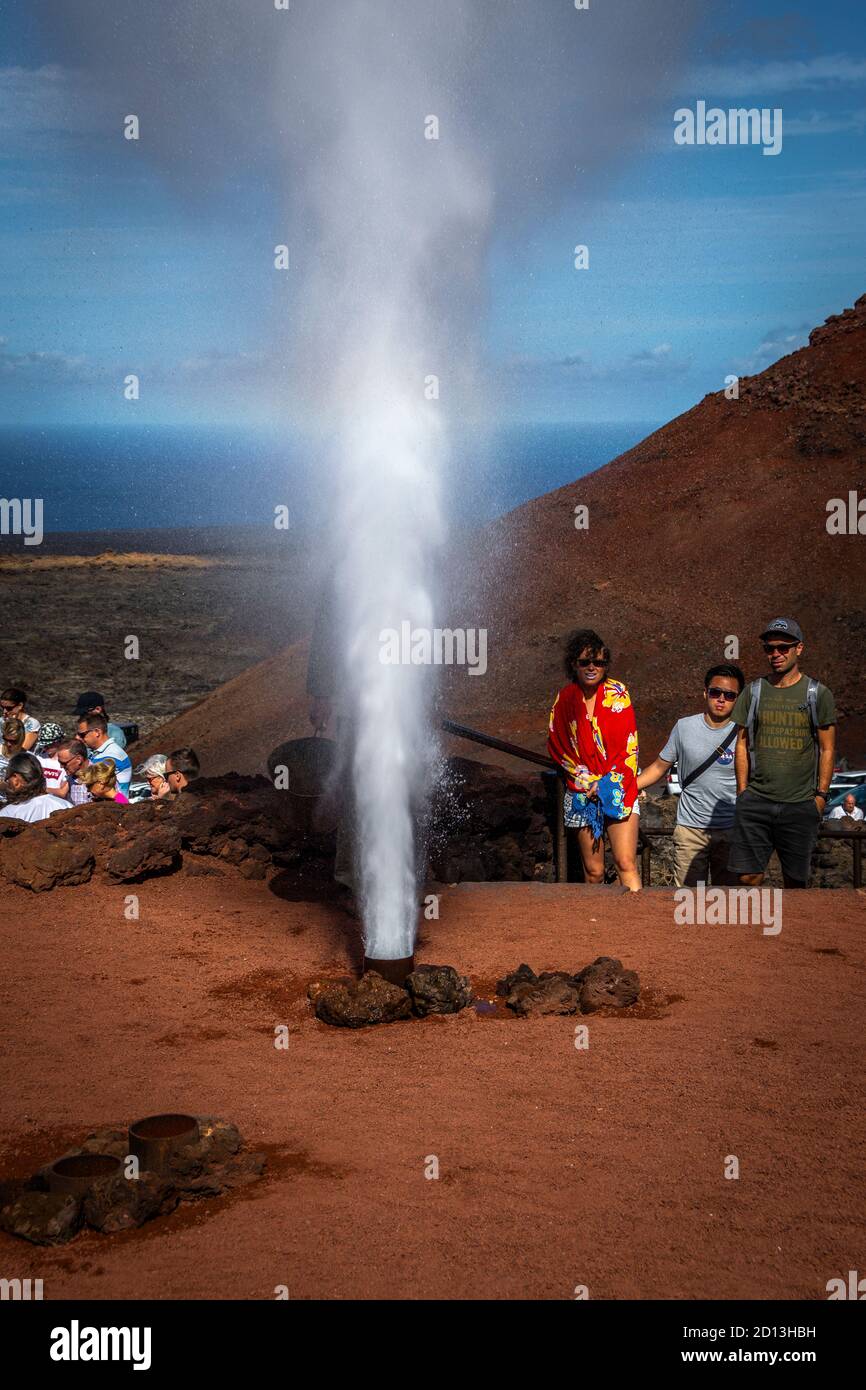 Dampfgeysir im Nationalpark Timanfaya, Lanzarote, auf den Kanarischen Inseln Stockfoto