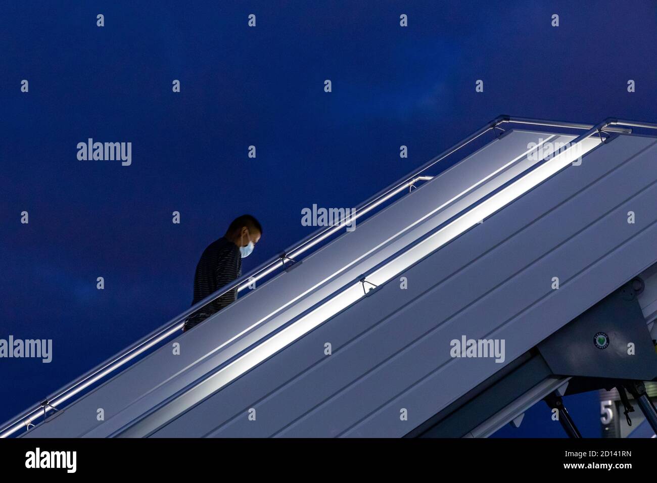 Die US-Grenzpolizei begann in Abstimmung mit ICE mit dem Transport von mexikanischen Staatsbürgern aus dem San Diego-Sektor in ihr Herkunftsland über Luftflüge. Medizinische Vorsorgeuntersuchungen und Schutzmaßnahmen wurden durchgeführt, um ihre Gesundheit und Sicherheit während der Reise zu gewährleisten. Stockfoto