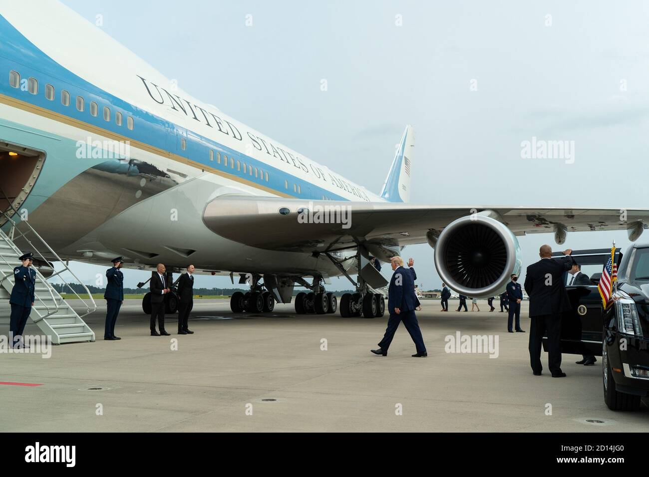 Präsident Trump kehrt ins Weiße Haus zurück. Präsident Donald J. Trump kommt am Wilmington International Airport in Wilmington, N.C. an Dienstag, 2. September 2020, und an Board Air Force One auf dem Weg zur Joint Base Andrews, MD. Stockfoto