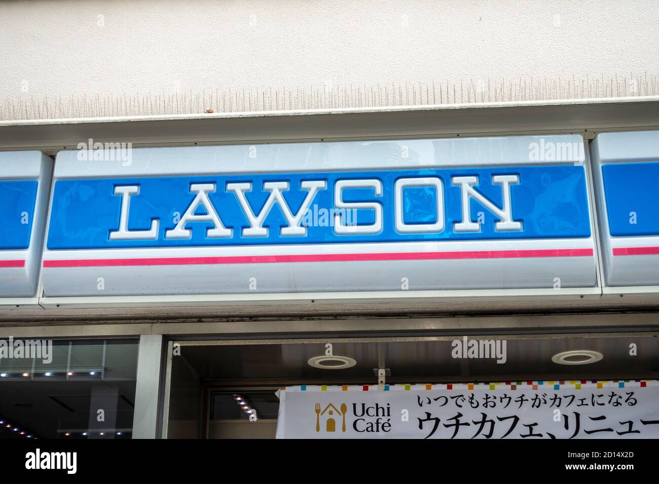 Tokio, Japan - 5. April 2018 : Lawson Geschäft Zeichen in Tokyo, Japan. Lawson, ist eine Franchise-Kette in Japan. Stockfoto