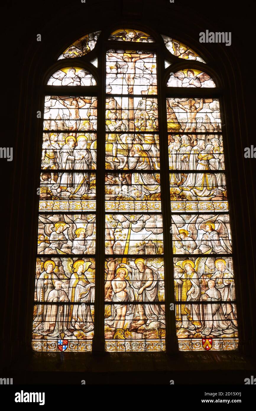 Frankreich, Côte-d'Or (21), Beaune, basilique collégiale Notre-Dame de Beaune, vitraux en grisaille et en jaune d'argent/France, Cote d'Or, Beaune, Notre Stockfoto