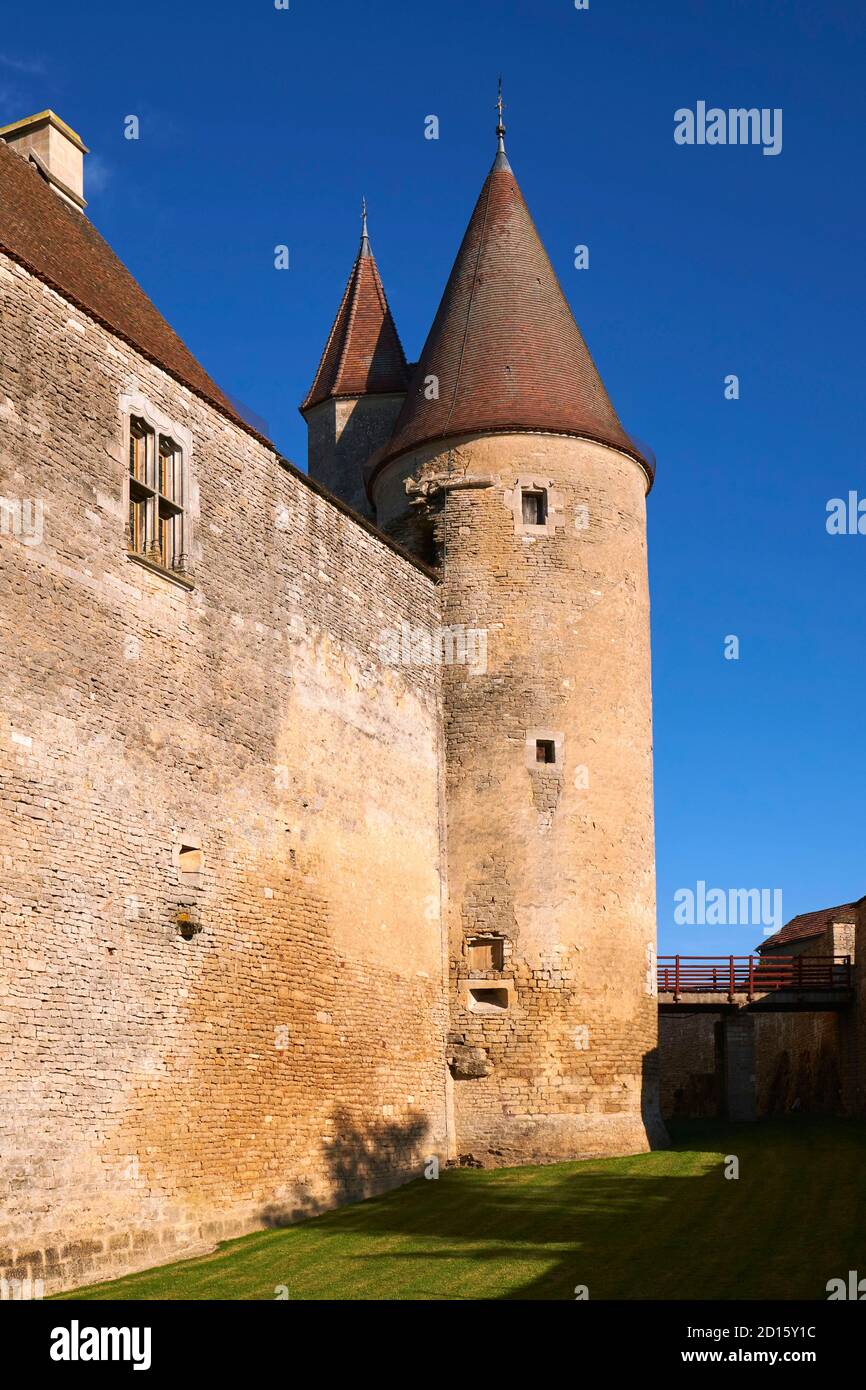 Frankreich, Cote d'Or, Chateauneuf en Auxois, beschriftet Les Plus Beaux Villages de France (die schönsten Dörfer Frankreichs), das Schloss aus dem 12. Jahrhundert Stockfoto