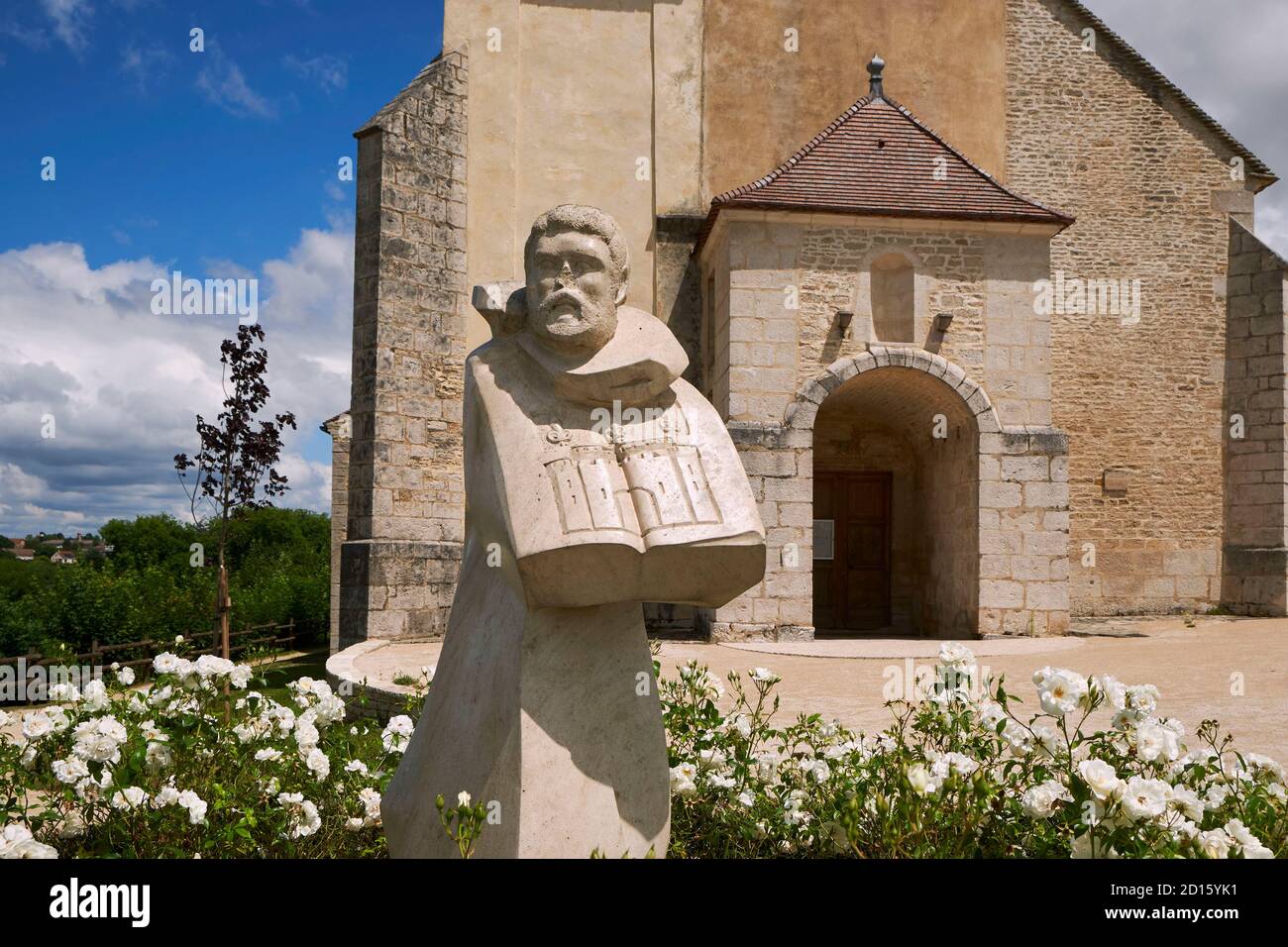 Frankreich, Cote d'Or, Chatillon sur seine, Statue des heiligen Bernhard vor der Kirche des heiligen Vorles Stockfoto