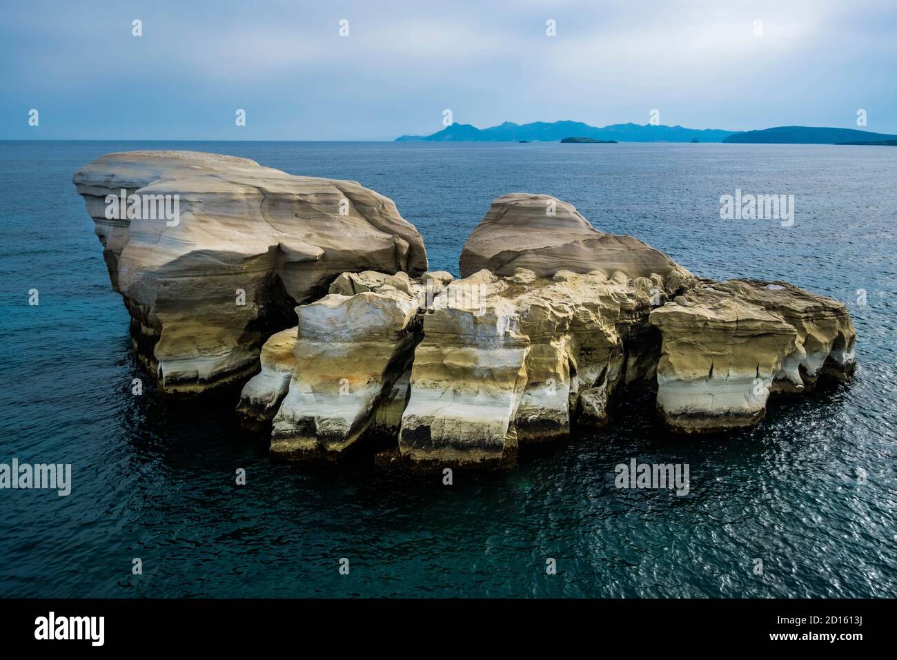 Griechenland, Egean Sea, Kykladen Archipel, Milos Insel, Sarakiniko Kalksteinbuchten Stockfoto