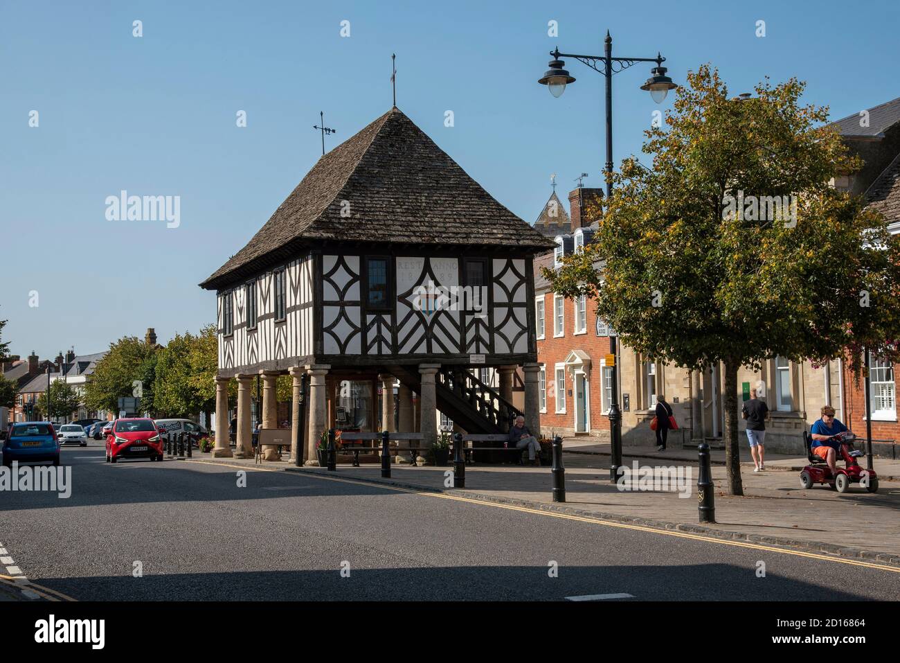 Royal Wootton Bassett, Wiltshire, England, Großbritannien. 2020. Die historische Marktstadt Royal Wootton Bassett mit Rathaus aus dem 17. Jahrhundert. Stockfoto