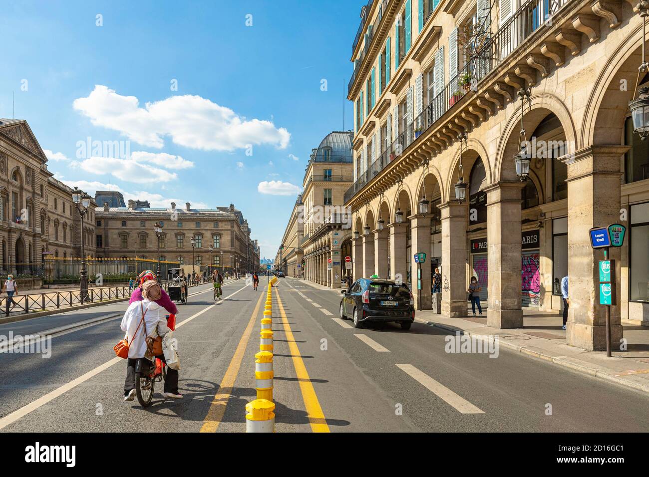 Frankreich, Paris, Rue de Rivoli, die zu einer Fahrrad- und Busroute geworden ist, verboten für Autos und Zweiräder Stockfoto