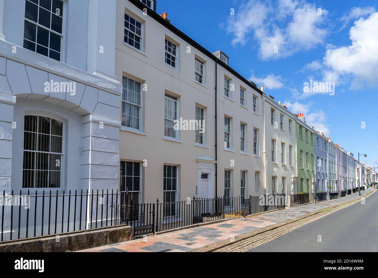 Reihe von Terrassenhäusern in Plymouth Devon Stockfoto