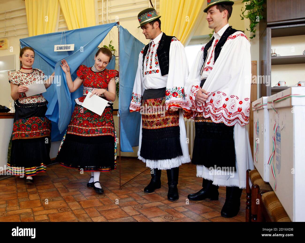 Hungarian Women In Traditional Costume Stockfotos Und bilder Kaufen Hungarian Women In Traditional Costume Stockfotos Und bilder Kaufen