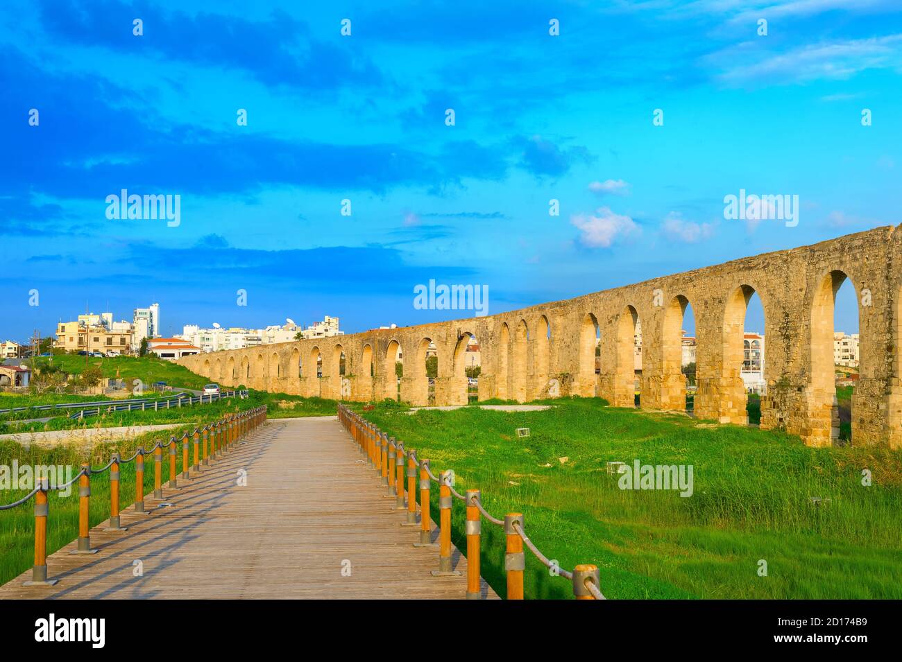 Historische Sehenswürdigkeit Kamares Aqueduct Ansicht, Larnaca, Zypern Stockfoto