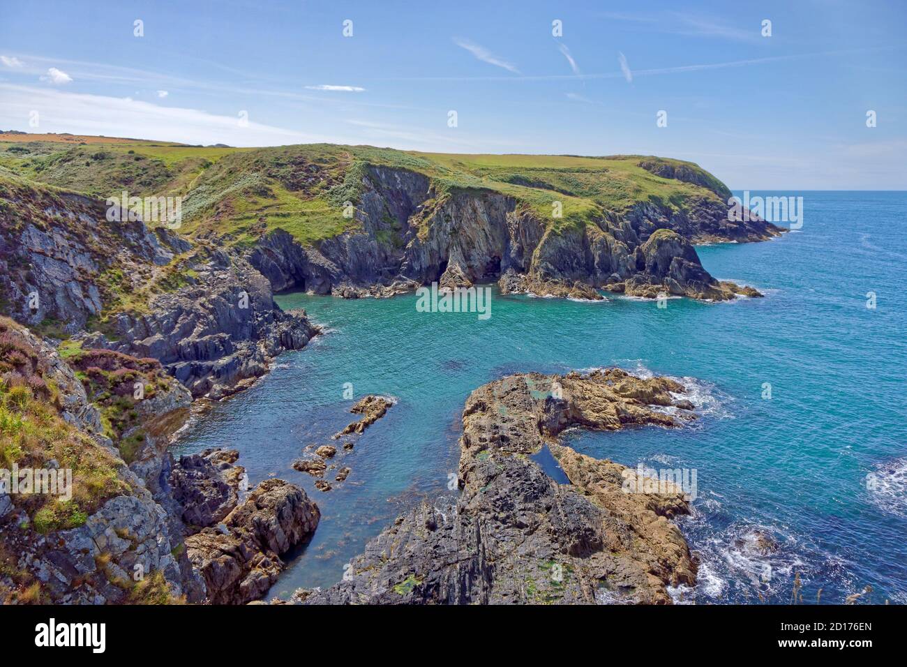 Pembrokeshire Küste und Küstenpfad in der Nähe der Stadt St. David's North Pembrokeshire, Wales. Stockfoto