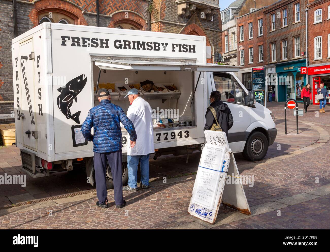 Fresh Grimsby Fish Van in Market Place, Newbury, Berkshire, England, Großbritannien Stockfoto