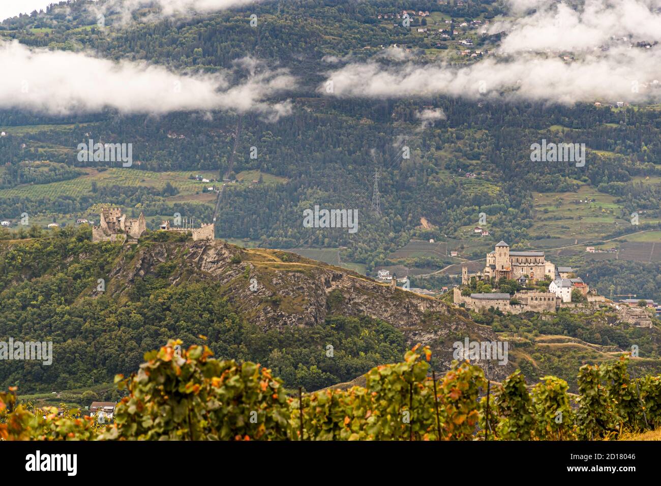 Zwei Schlösser in der Nähe von Sion, Schweiz Stockfoto