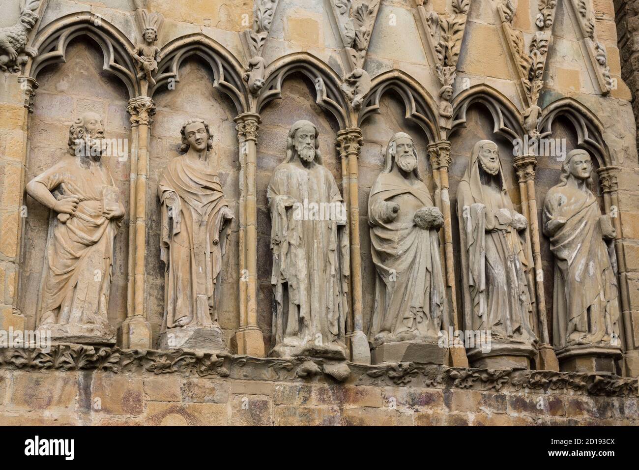 Friso del apostolado, Iglesia de Santa Maria, siglo XIII, Olite, Comunidad Foral de Navarra, Spanien Stockfoto