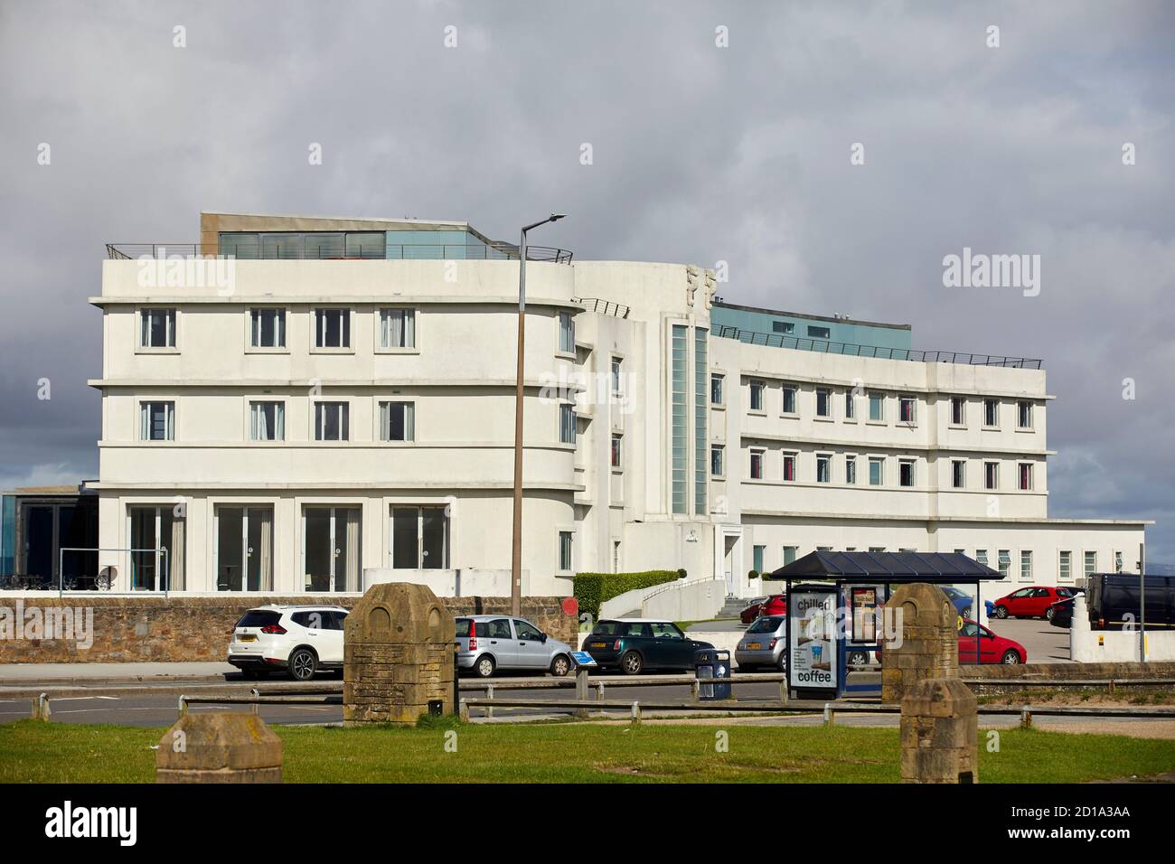 Morecambe Bay Lancashire The Midland Streamline modernes, denkmalgeschütztes Art-Deco-Strandhotel, erbaut von der London, Midland und Scottish Railway (L Stockfoto