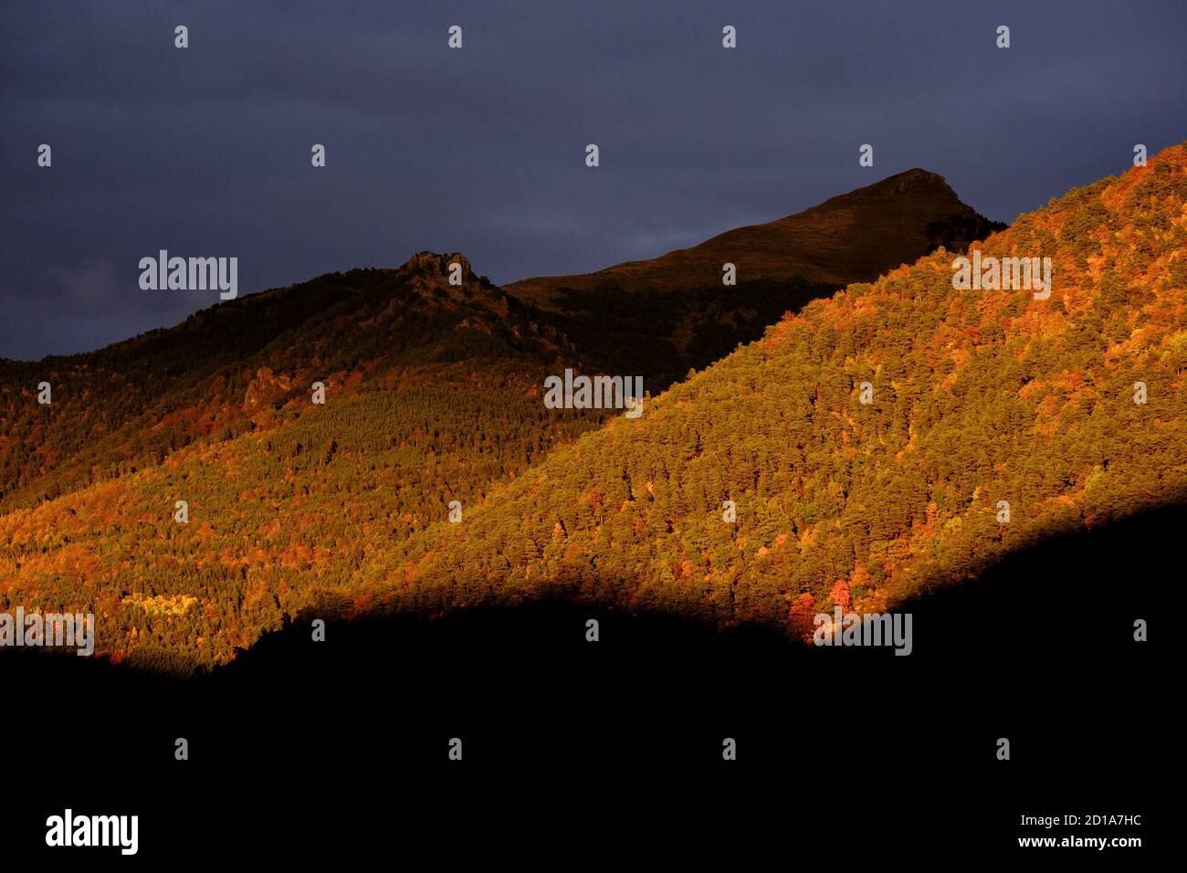 Sonnenuntergang über der Sierra de Maito, Tal von Hecho, westliche Täler, Pyrenäen-Gebirge, Provinz Huesca, Aragon, Spanien, europa Stockfoto