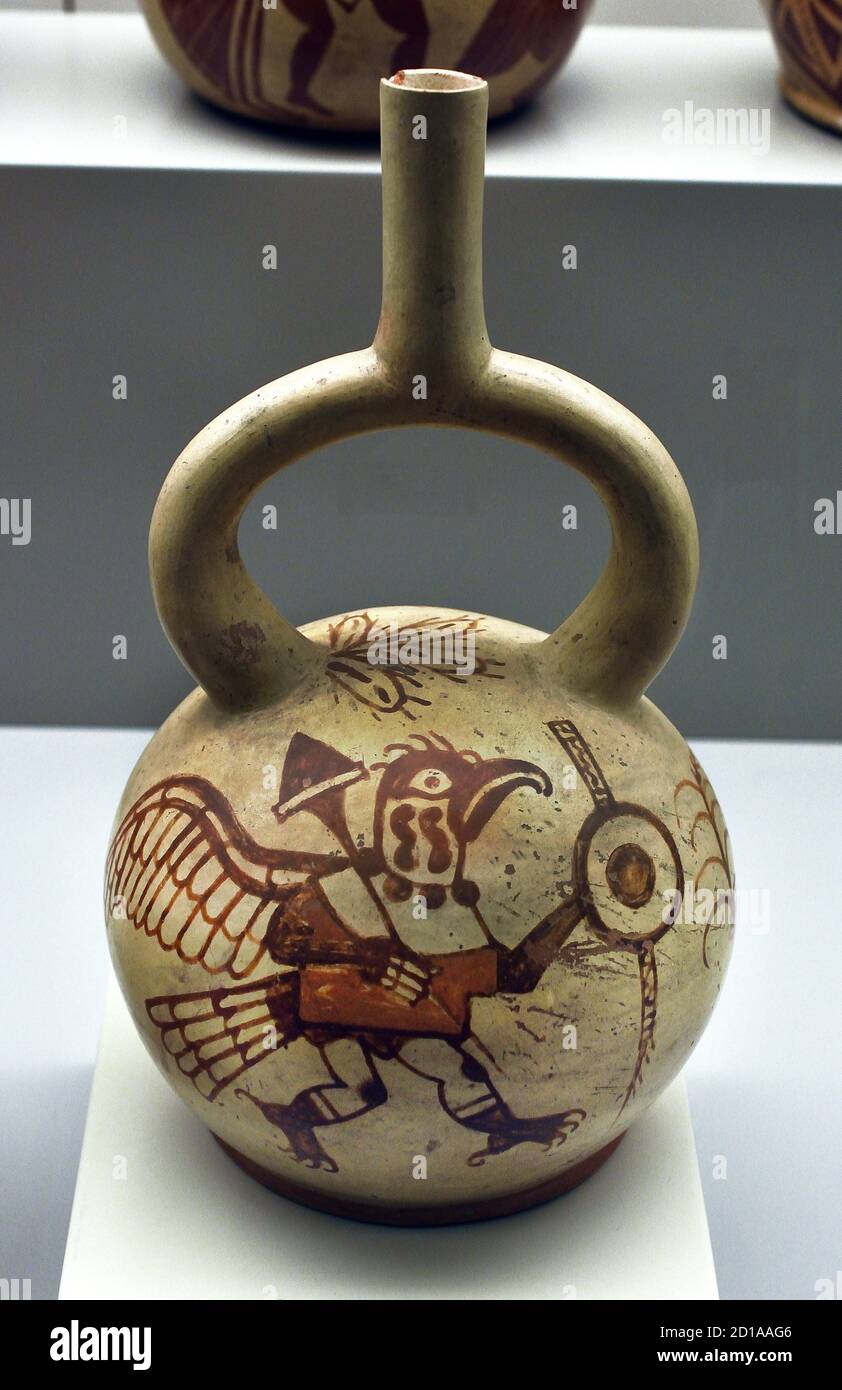 Mythische Kampfszenen Moche oder Mochica 100 AD - 700 AD. Keramik Sie lebten in den Küstentälern im Norden Perus. Wie andere peruanische Kulturen bauten Bauern Kanäle, um ihre Ernte zu bewässern, (kriegerische Menschen und Krieger) Stockfoto