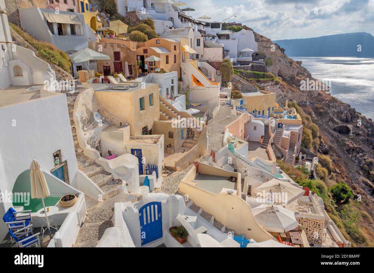 Oia - der Blick auf typische Architektur von Oia bis osten Stockfoto