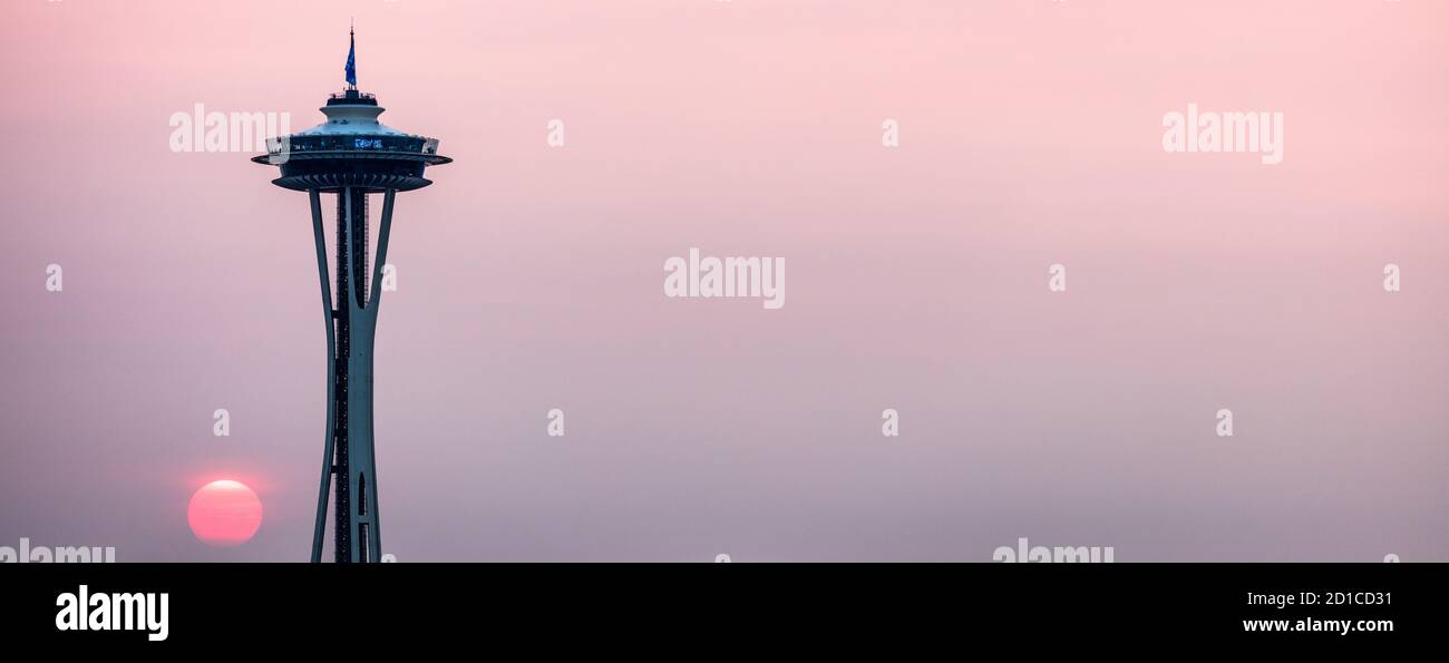 Sonnenuntergang mit der Space Needle in Seattle, Washington, USA Stockfoto