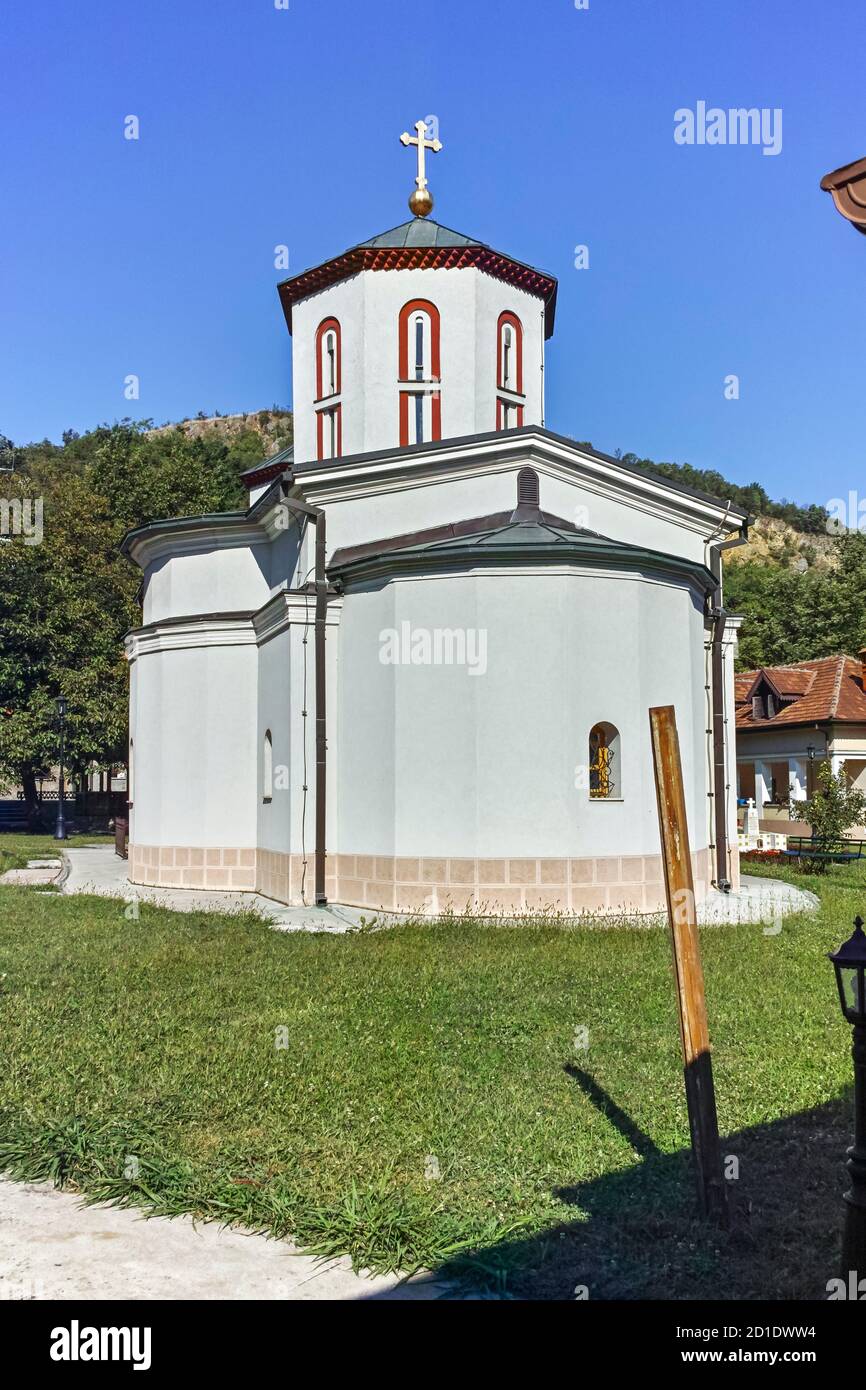 Belgrad, SERBIEN - 13. AUGUST 2019: Das mittelalterliche Rakovica-Kloster in der Nähe von Belgrad, Serbien Stockfoto