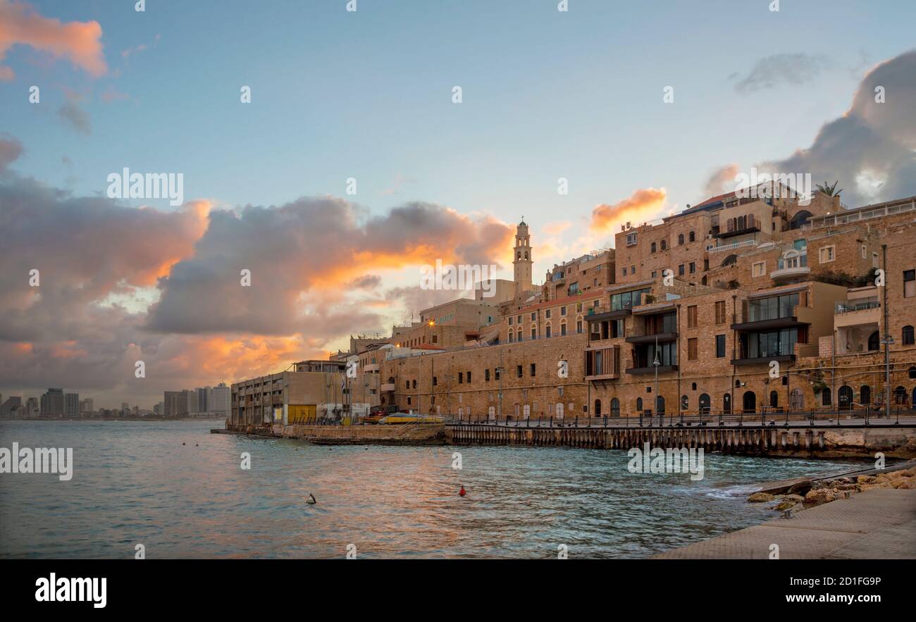 Tel Aviv - die Promenade des alten Jaffa und Tel Aviv am Morgen. Stockfoto