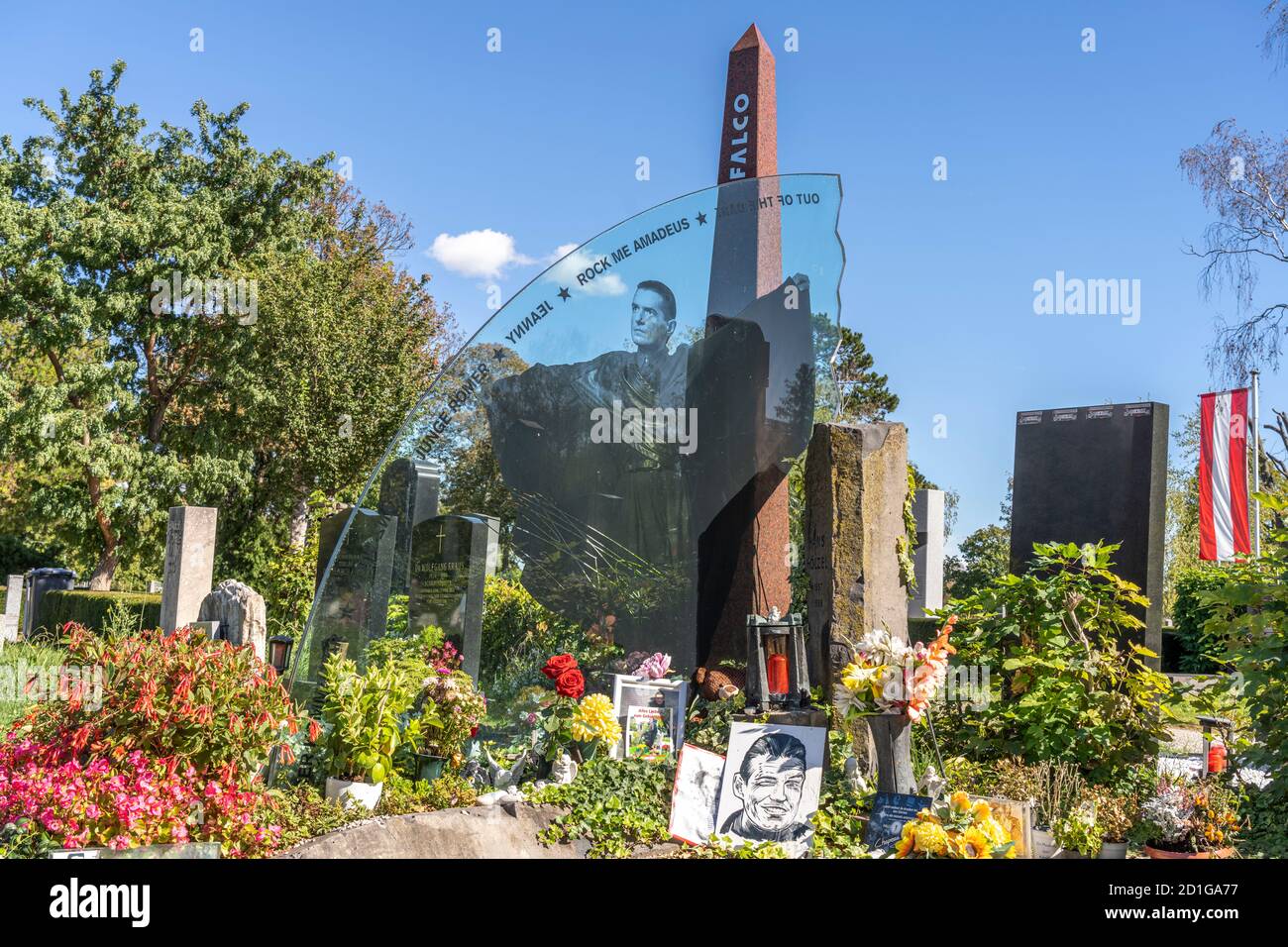 Grab des österreichischen Musikers Falco auf dem Wiener Zentralfriedhof, Wien, Österreich, Europa Grab des österreichischen Musikers Falco, Vienna Centr Stockfoto