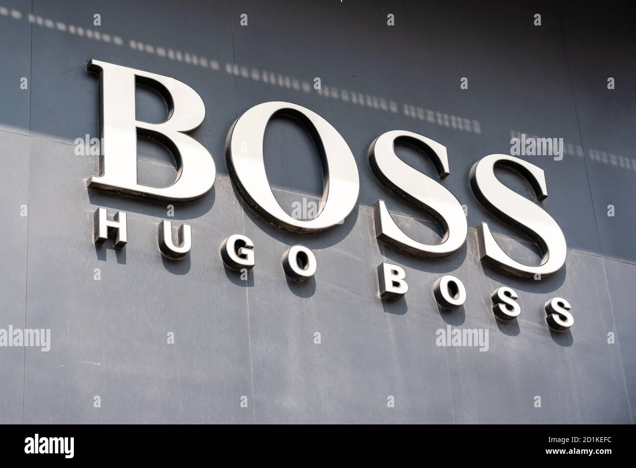 Shenzhen, China. Oktober 2020. Logo des deutschen Luxusmodehauses Hugo Boss in Shenzhen. Kredit: SOPA Images Limited/Alamy Live Nachrichten Stockfoto