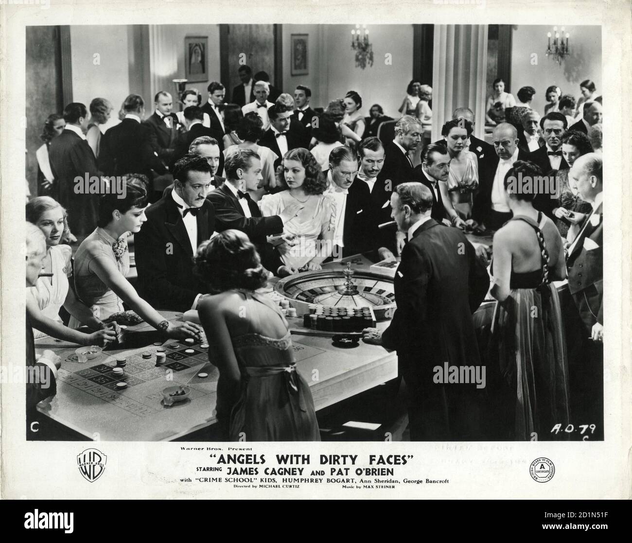JAMES CAGNEY und ANN SHERIDAN in Casino Szene in ANGELS WITH DIRTY FACES 1938 Regisseur MICHAEL CURTIZ Warner Bros. Stockfoto