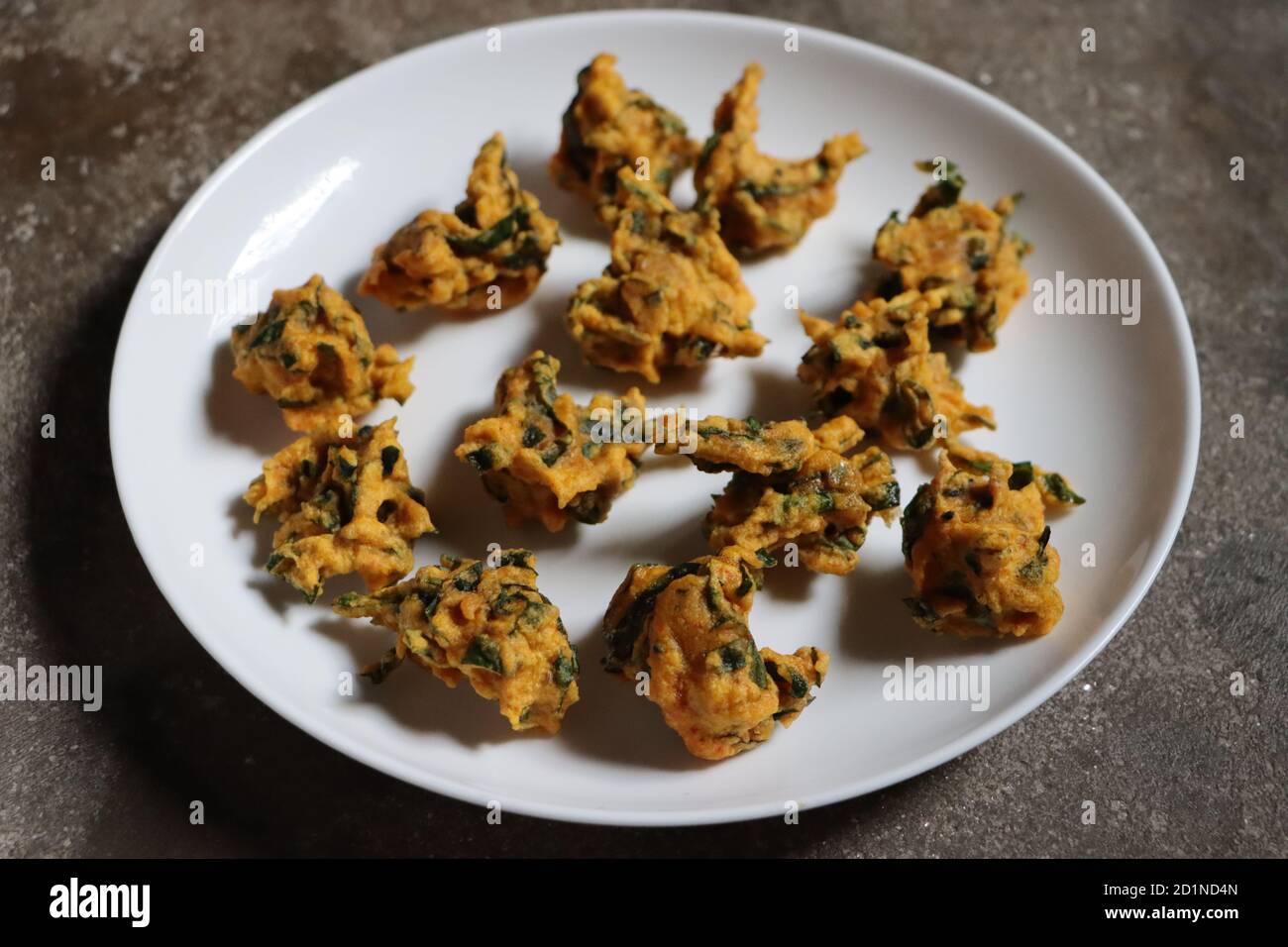 Colocasia Blätter fritters, Pakora oder Pakoda, indische Snack, Vorspeise oder Vorspeise Stockfoto