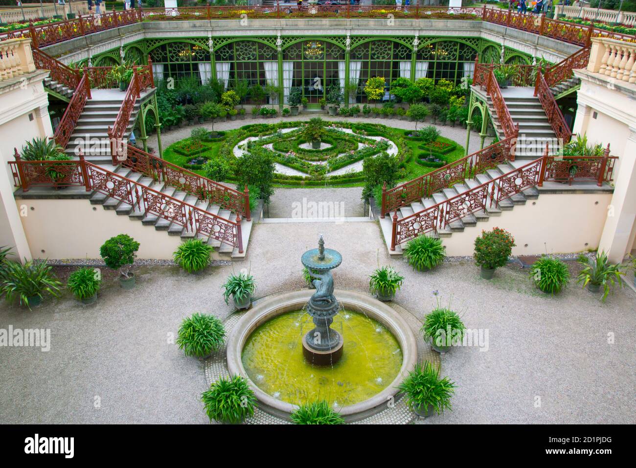 Burggarten auf Schloss Schwerin, einem Schloss, das einst Sitz des Herzogtums Mecklenburg war. Mecklenburg-Vorpommern, Deutschland Stockfoto