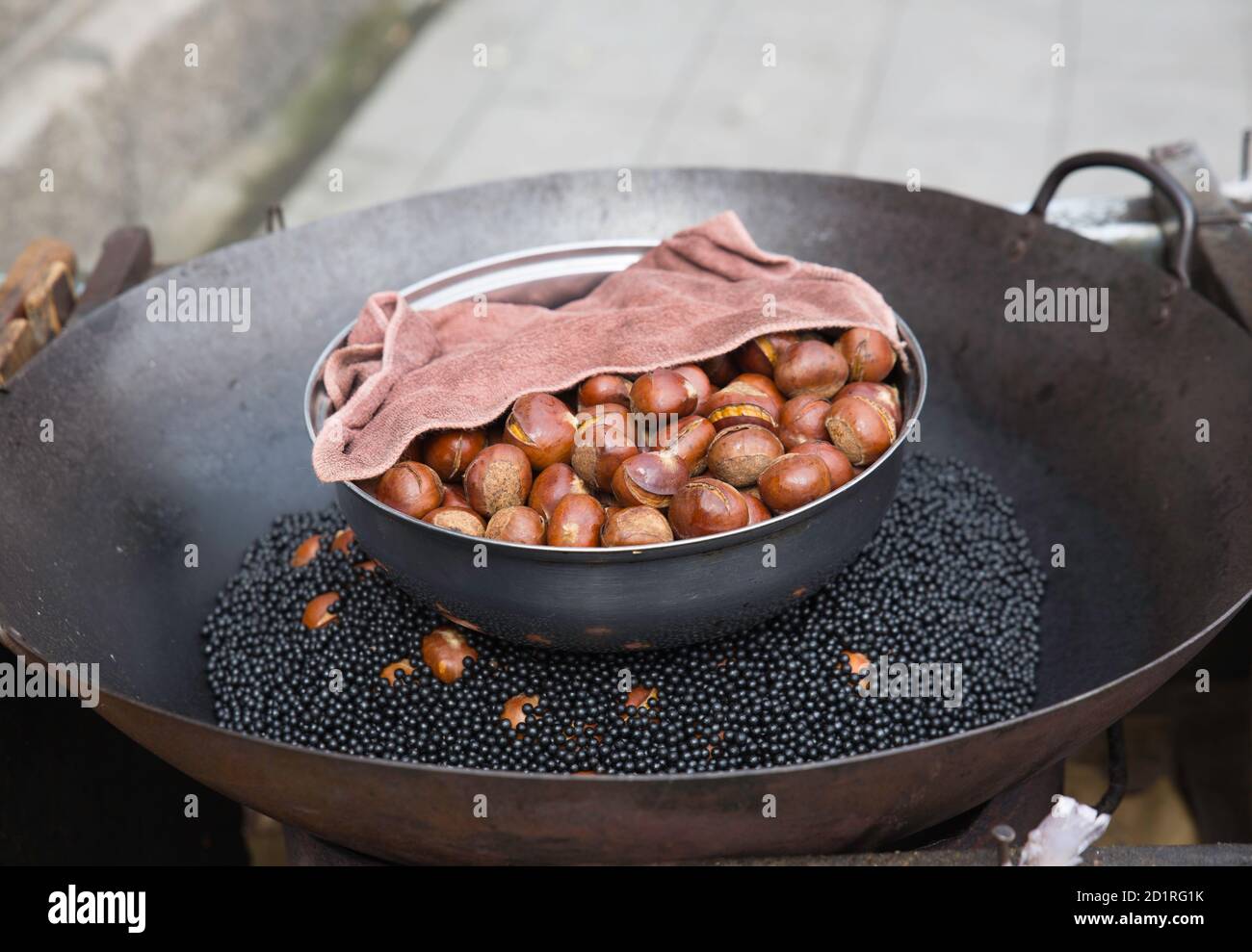 Nüsse Kochen auf der Straße Xi'an Stockfoto