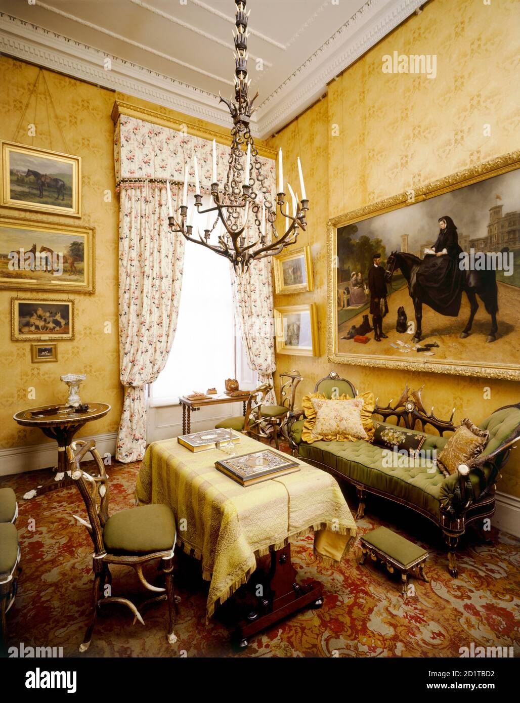 OSBORNE HOUSE, Isle of Wight. Innenansicht des Horn Zimmer. Einige der gezeigten Gegenstände können aus der Royal Collection ausgeliehen werden. Stockfoto