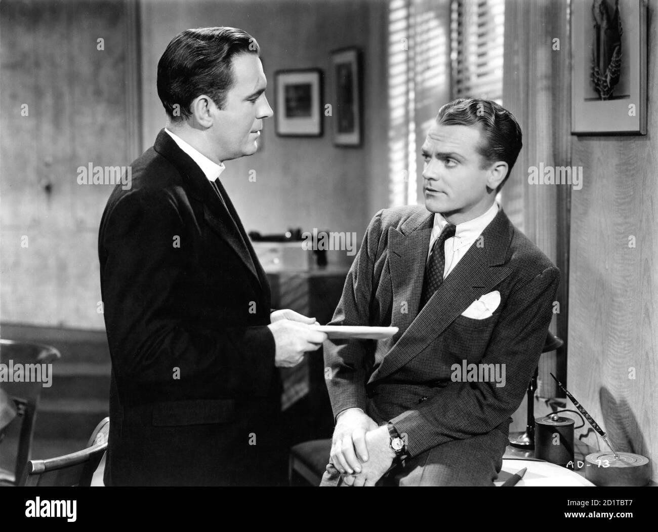 PAT O'BRIEN und JAMES CAGNEY in ANGELS WITH DIRTY FACES 1938 Regisseur MICHAEL CURTIZ Warner Bros. Stockfoto