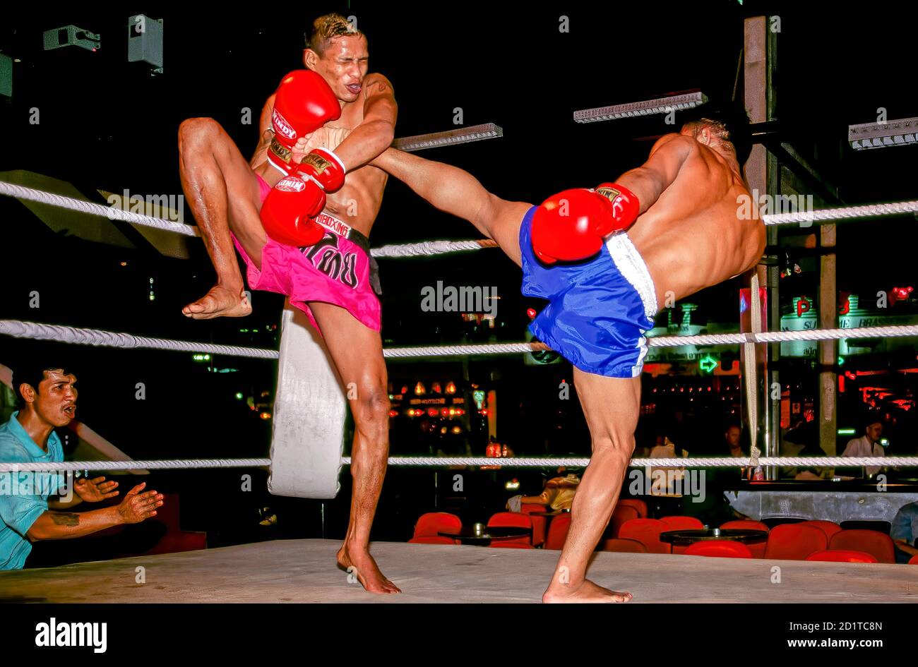 Thai Boxen an der öffentlichen Bar in Pattaya, Thailand Stockfoto