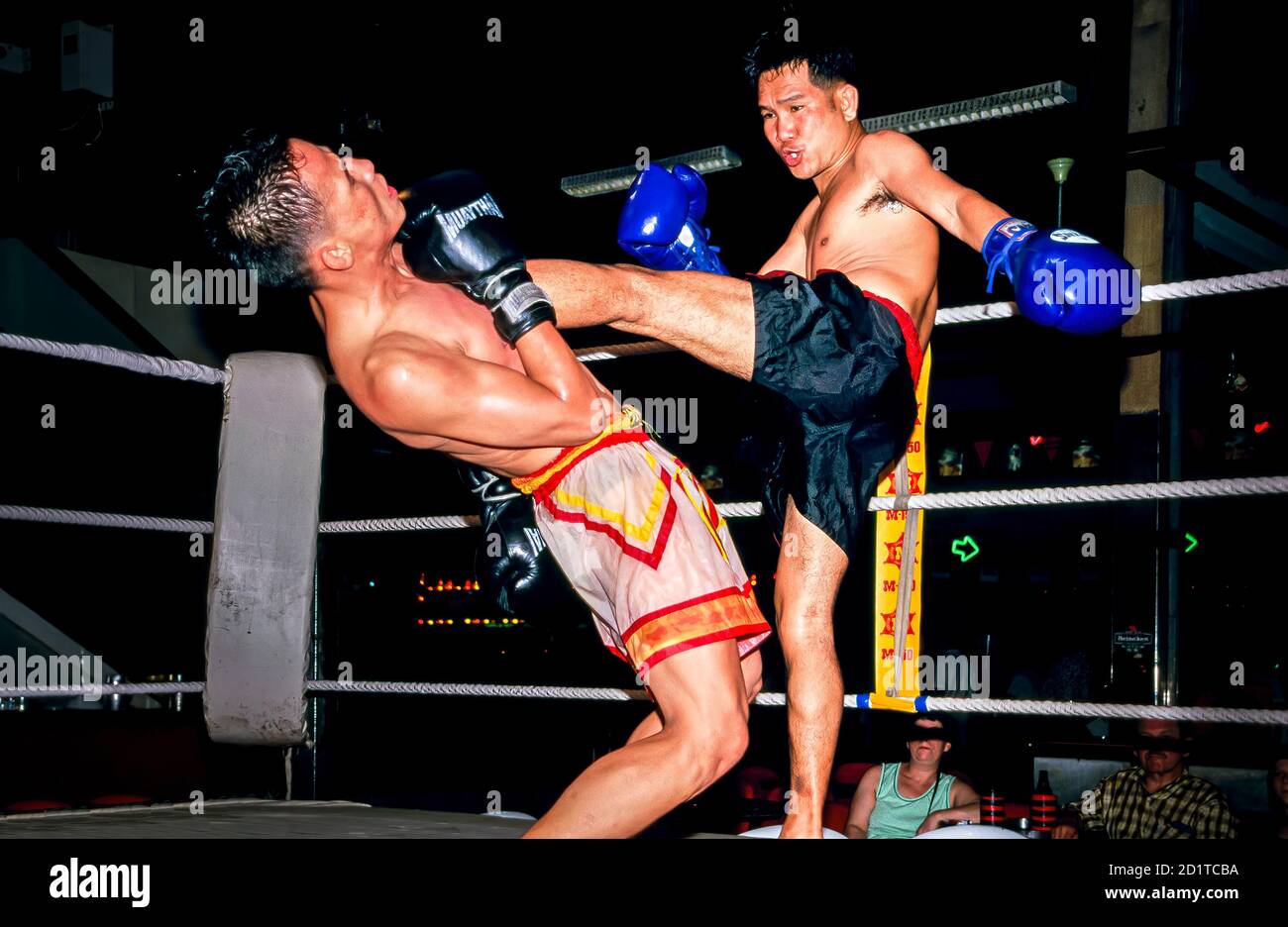 Thai Boxen an der öffentlichen Bar in Pattaya, Thailand Stockfoto