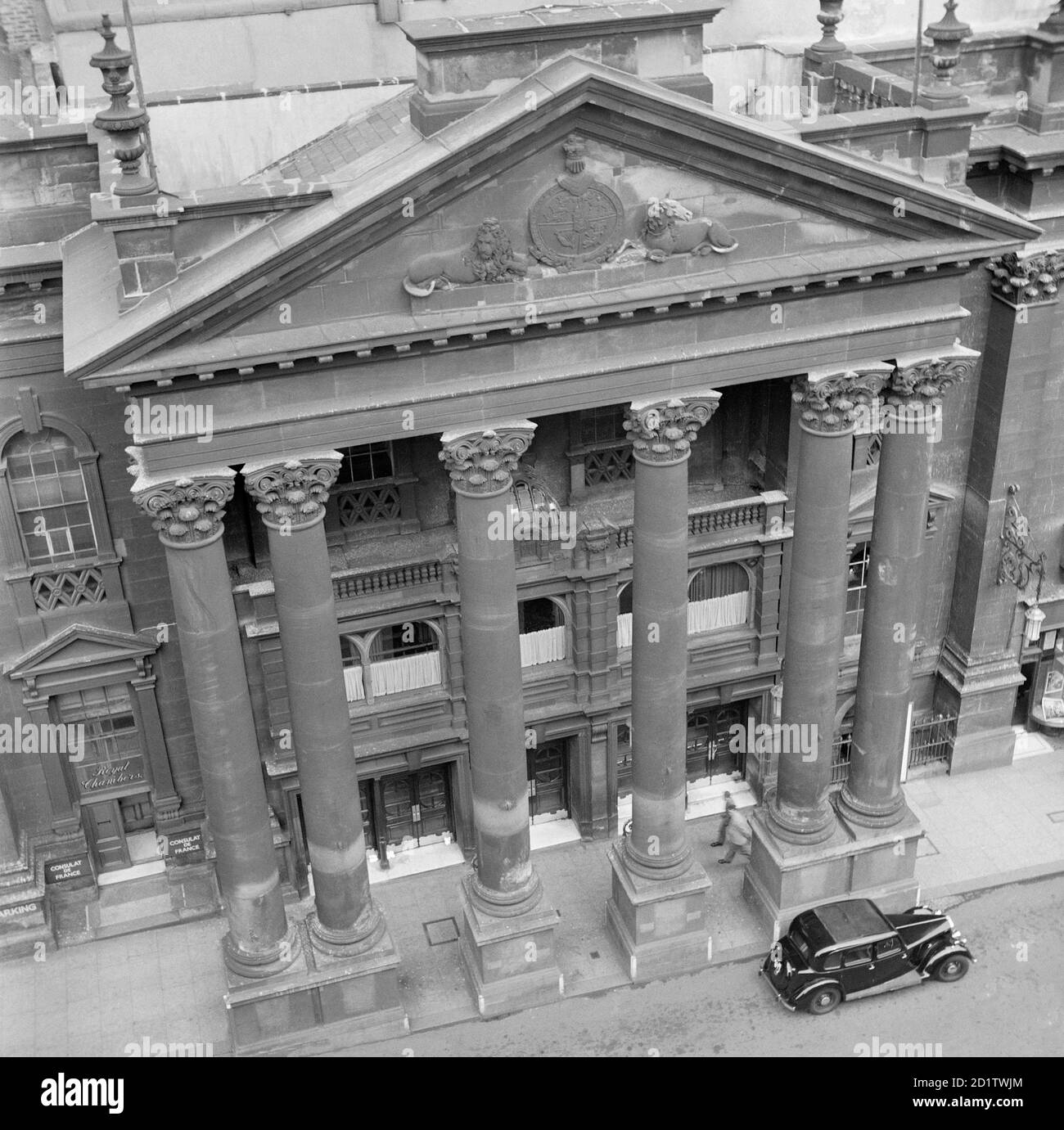 THEATRE ROYAL, Gray Street, Newcastle upon Tyne. Der Portikus des Königlichen Theaters von einem hohen Aussichtspunkt aus gesehen. Das Theater wurde 1837 eröffnet. Fotografiert von Eric de Mare zwischen 1945 und 1955. Stockfoto