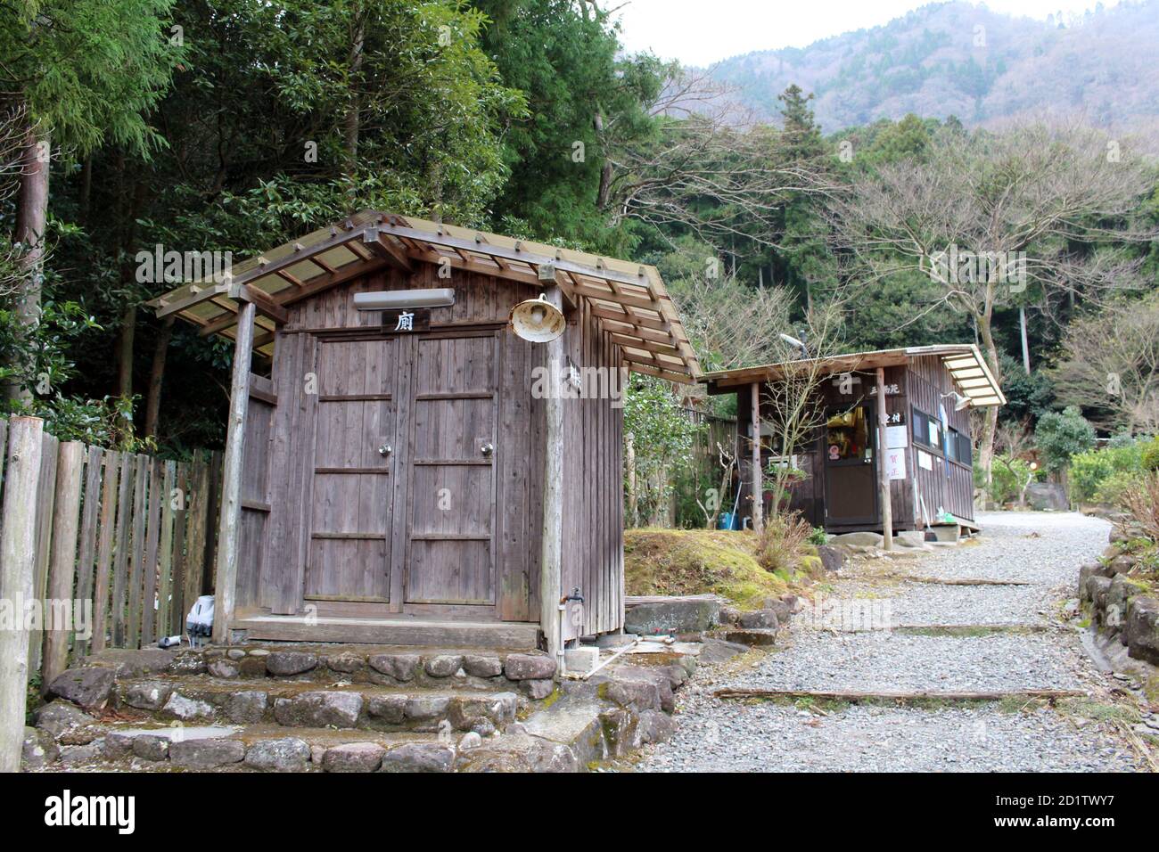 Eingangstor von Gotouen traditionelle Thermalquelle Spa oder Onsen in Beppu. Aufgenommen im Dezember 2019. Stockfoto