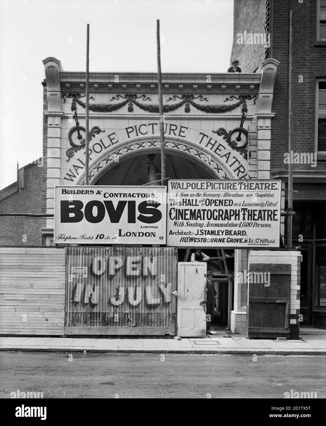 WALPOLE PICTURE THEATRE, Ealing, London. Kinofilm wird im Juli 1912 eröffnet. Foto im Auftrag von Bovis Ltd von ihrem Gebäude von Architekt J S Beard. Fotografiert im Juni 1912 von Bedford Lemere & Co. Stockfoto