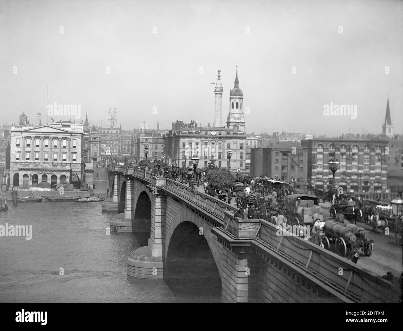 LONDON BRIDGE, City of London. Die Brücke wurde 1825 wieder aufgebaut, da die alte nach einem Entwurf von John Rennie dem zunehmenden Verkehr nicht mehr gewachsen war. Die früheste bekannte Brücke auf der Website stammt aus der Römerzeit. Fotografiert von Henry Taunt im Jahr 1880. Stockfoto