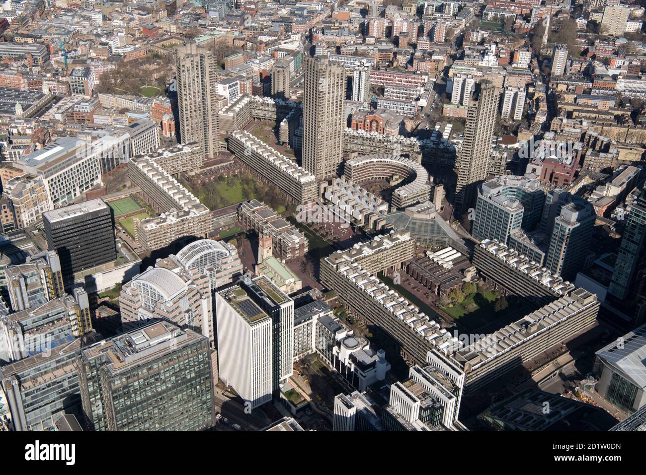 The Barbican Arts and Conference Centre and Housing Estate, London, 2018, Großbritannien. Luftaufnahme. Stockfoto