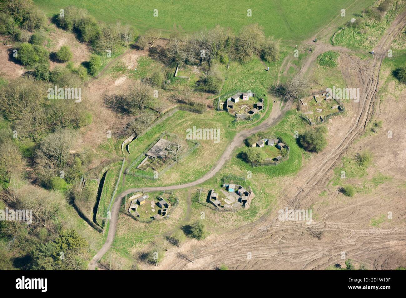 Überreste des Zweiten Weltkriegs Schwere Anti-Flugzeug-Batterie Bristol B6, pur Down, Stoke Park, Bristol, 2018, Großbritannien. Luftaufnahme. Stockfoto