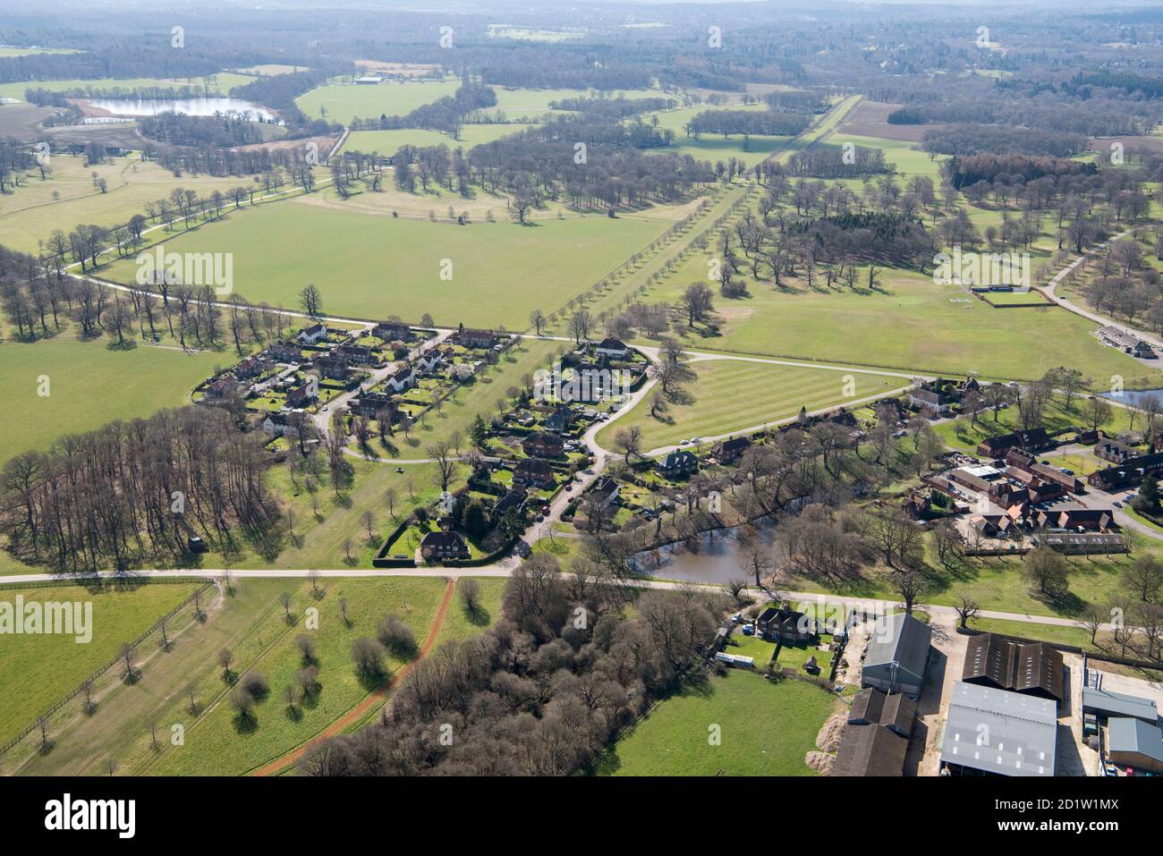 The Village, Windsor Great Park, Berkshire, Großbritannien. Luftaufnahme. Stockfoto