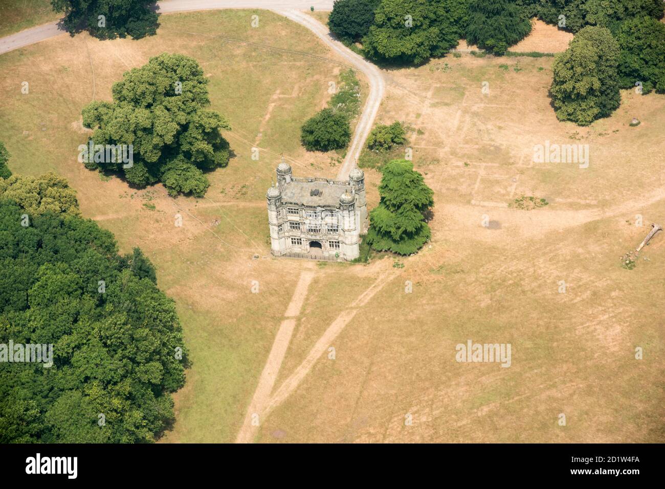 Elizabethan Gatehouse, Tixall, Staffordshire, 2018. Luftaufnahme. Stockfoto