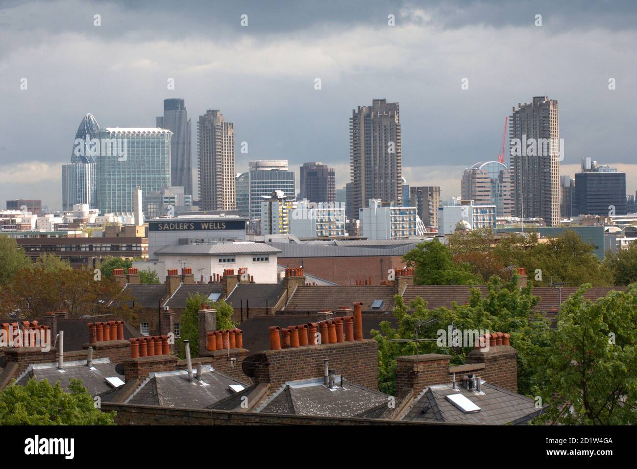 Stadtbild von London mit Bürohochhäusern in der Ferne. Stockfoto