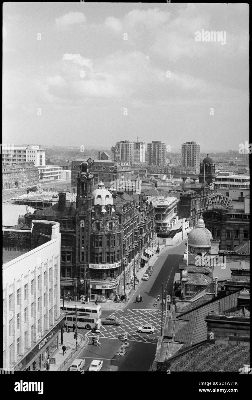 Blick auf das Pearl Assurance Building und die New Bridge Street West, Northumberland Street, Newcastle-upon-Tyne, Großbritannien. Stockfoto