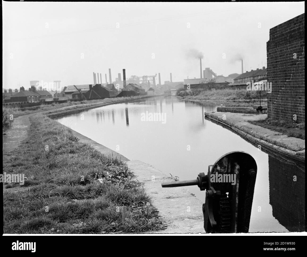 Blick Richtung Norden entlang des Trent & Mersey Canal von Summit Lock, Etruria. Stockfoto