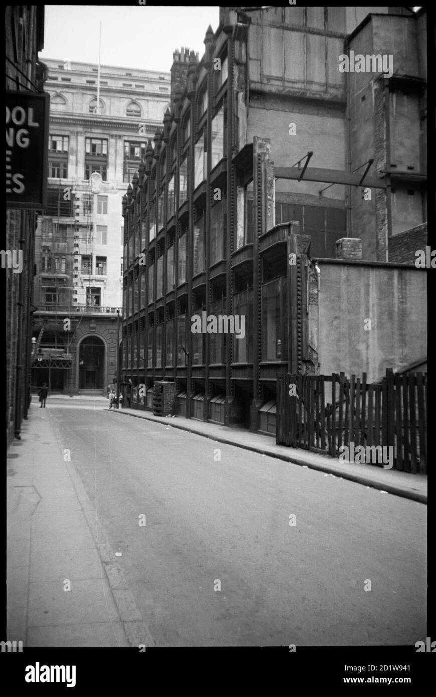 Blick auf die Seitenaufhebung der Oriel Chambers auf Covent Garden, die Bombenschäden an der Rückseite des Gebäudes zeigt. Stockfoto