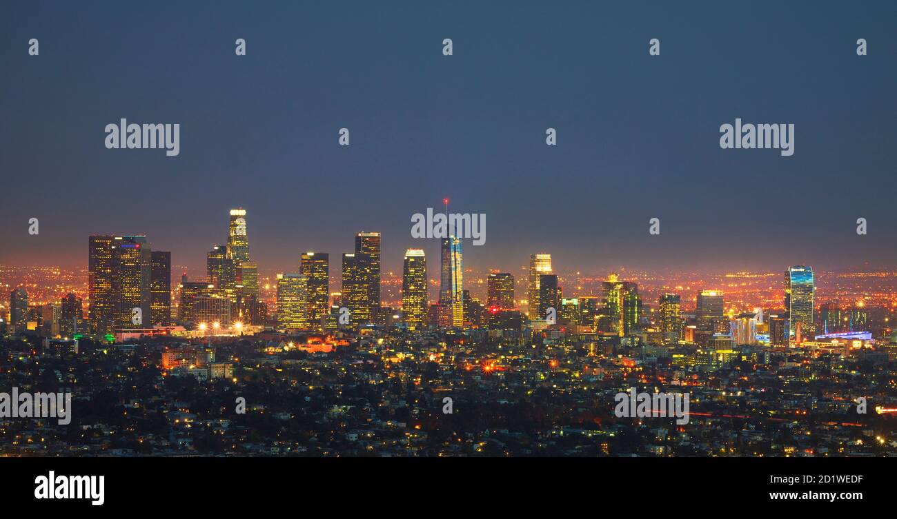 Stadtbild von Los Angeles, Kalifornien, USA bei Nacht. Stockfoto