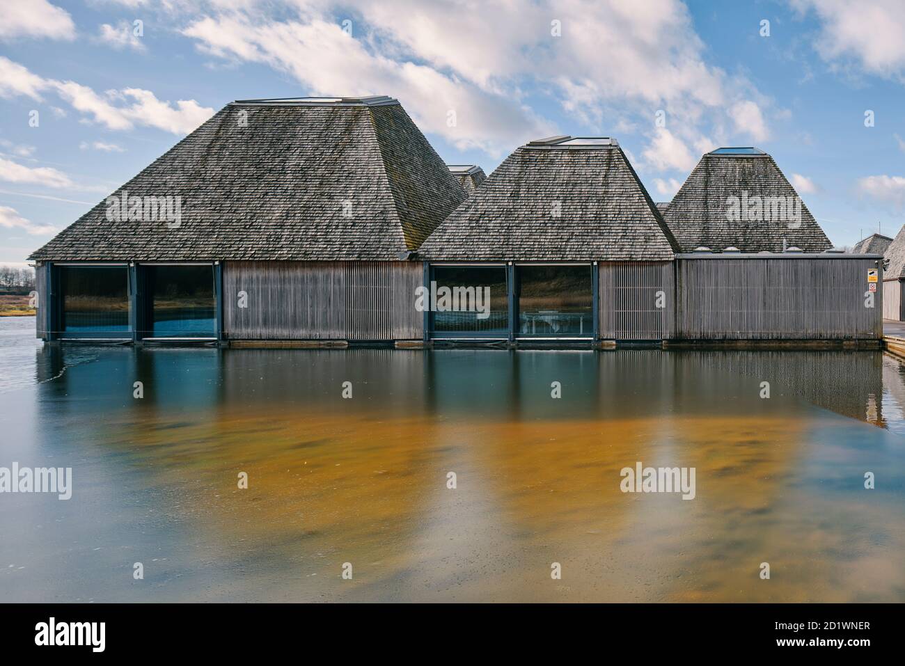 Außenansicht des Besucherzentrums Brockholes, Samlesbury, Lancashire, entworfen von Adam Khan Architects, fertiggestellt 2012. Stockfoto