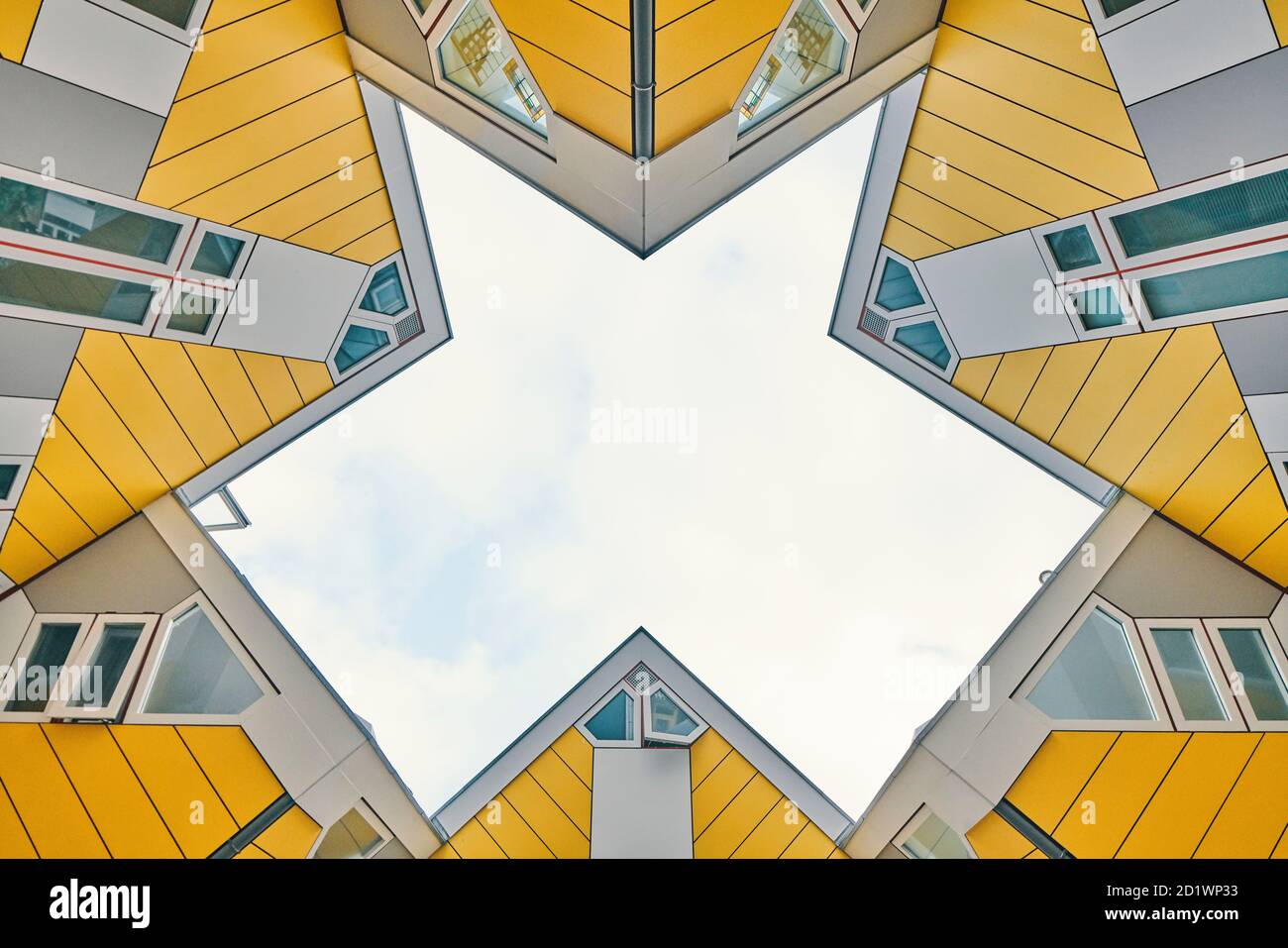 Außenansicht der Cube Houses, Rotterdam, Niederlande, eröffnet 1977. Stockfoto