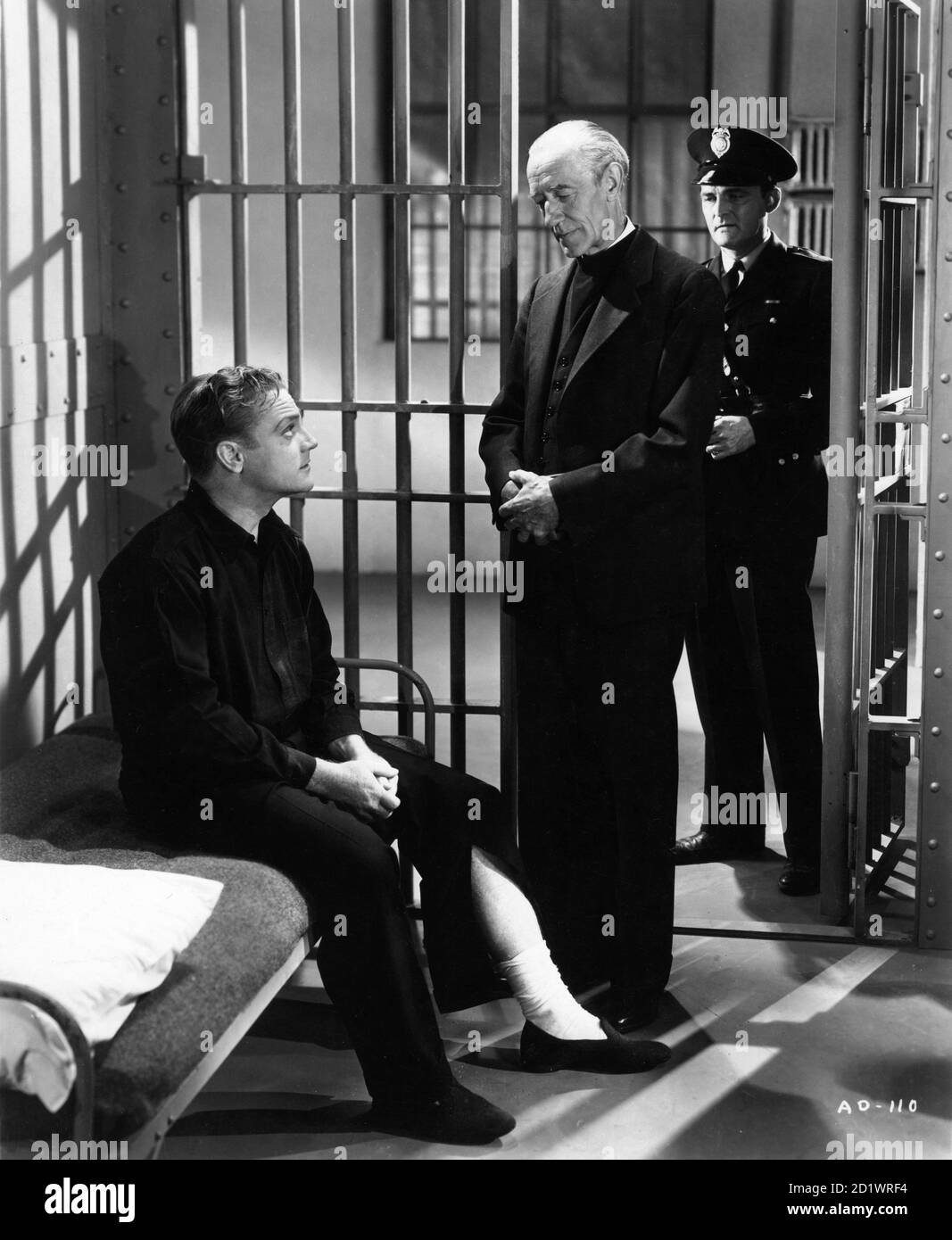 JAMES CAGNEY und EARL DWIRE als Priester in ANGELS WITH DIRTY FACES 1938 Regisseur MICHAEL CURTIZ Warner Bros Stockfoto